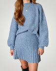Ensemble Femme Élégant en Tricot avec Jupe Plissée