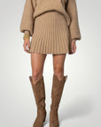 Ensemble Femme Élégant en Tricot avec Jupe Plissée