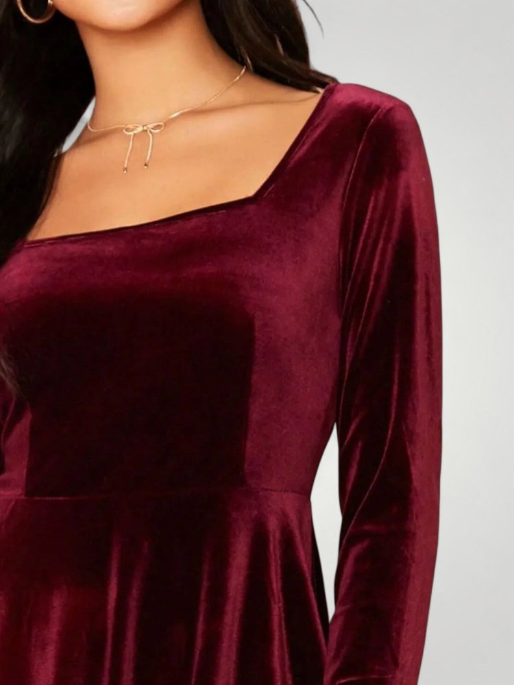 Robe Élégante Femme à Encolure Carrée