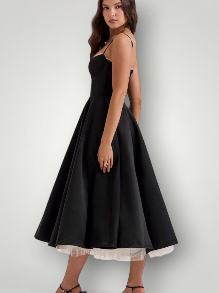 Robe Élégante au Style Intemporel 2