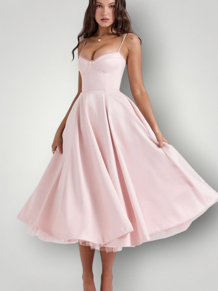 Robe Élégante au Style Intemporel 7