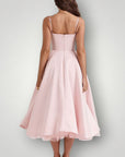 Robe Élégante au Style Intemporel 8