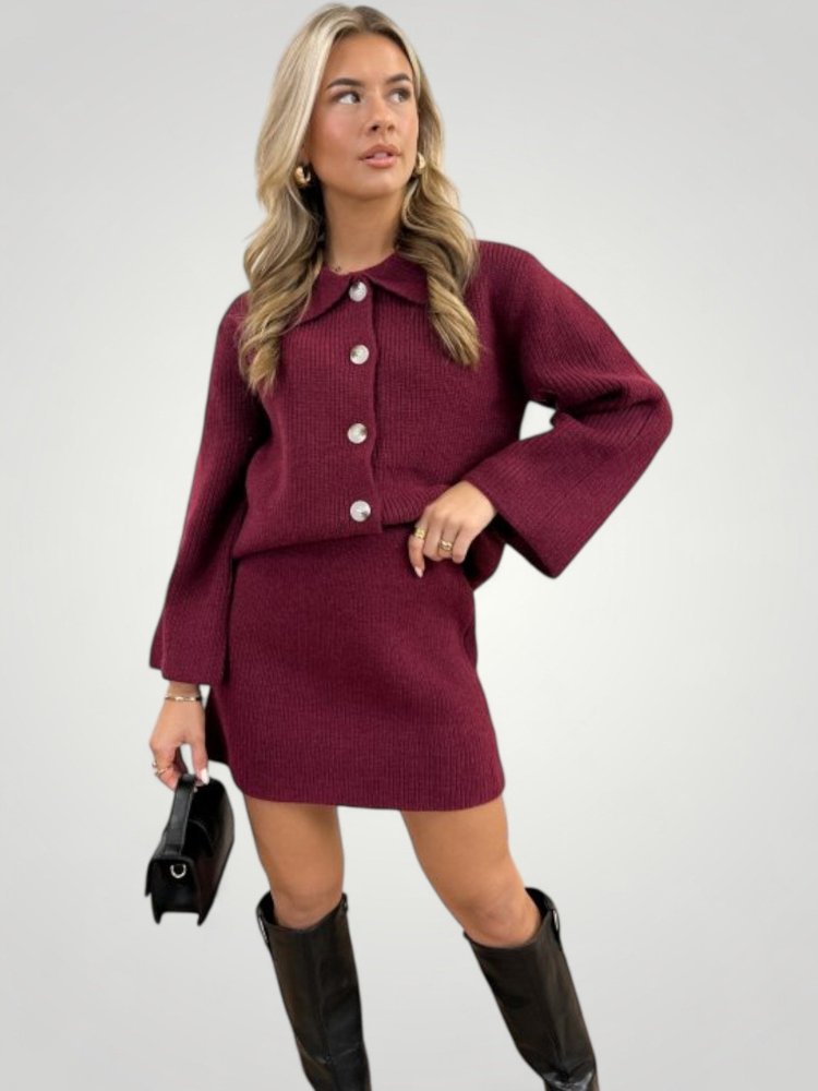 Ensemble Chic à Boutons avec Jupe Flatteuse 2 - Mode Lumière