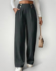 Pantalons Élégants au Style Contemporain 7