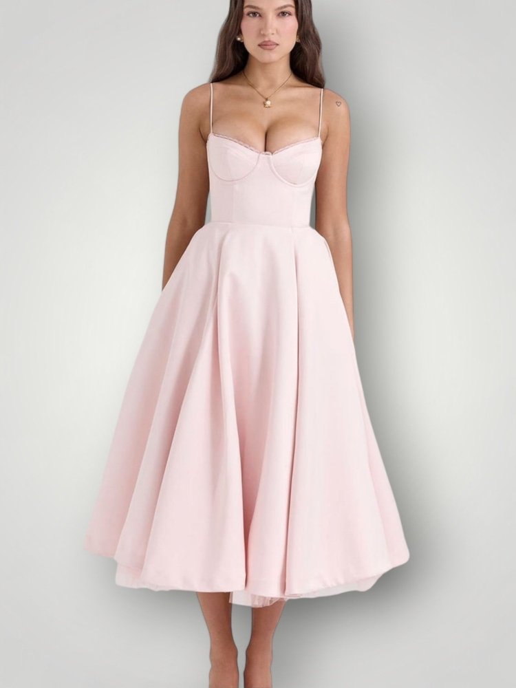 Robe Élégante au Style Intemporel 6