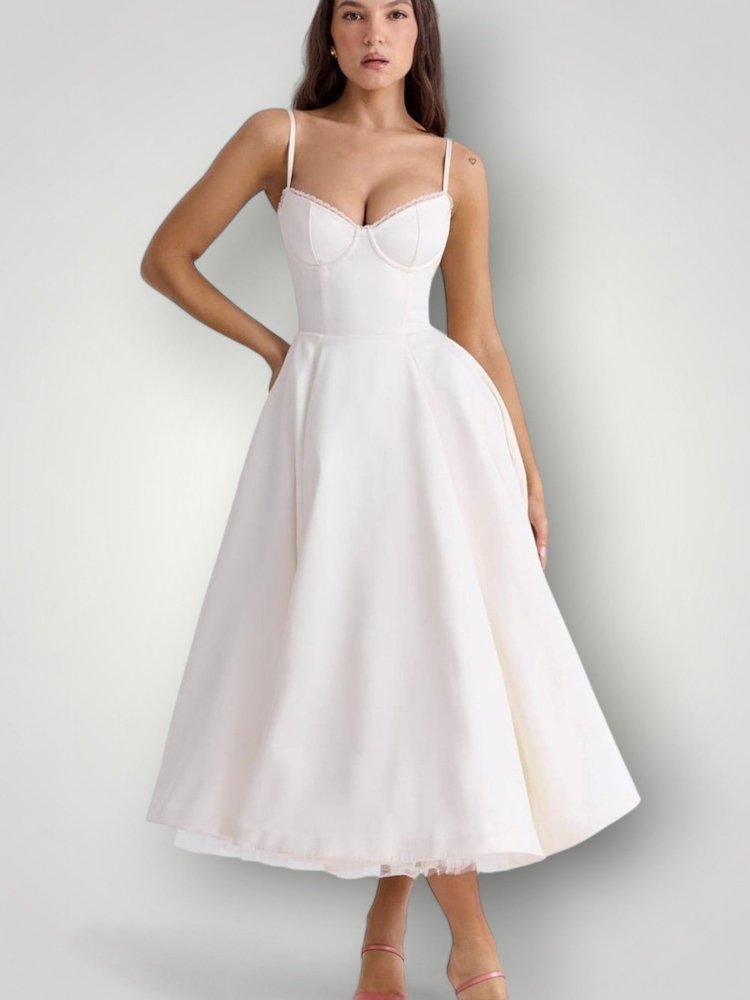 Robe Élégante au Style Intemporel 10